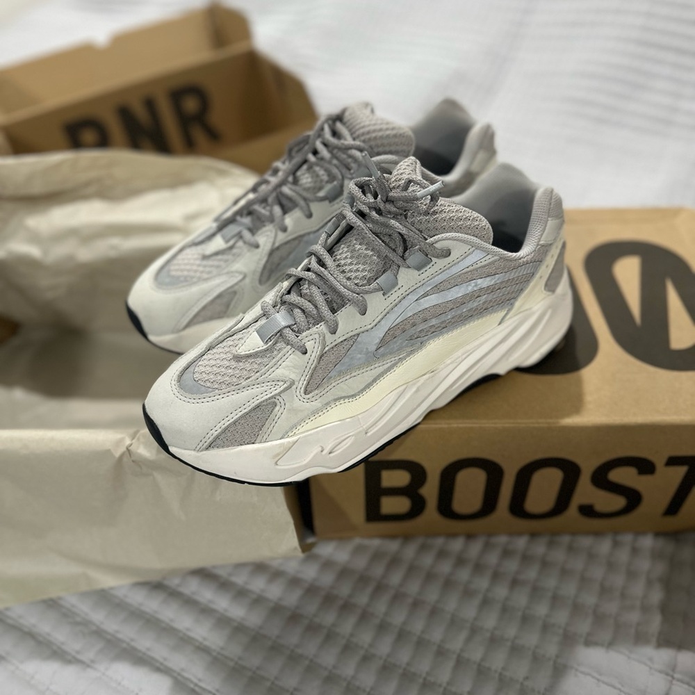 Adidas Yeezy 700v2 Static.